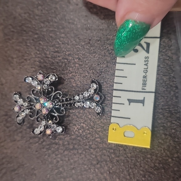 Rhinestone cross pin brooch silvertone - Picture 3 of 3